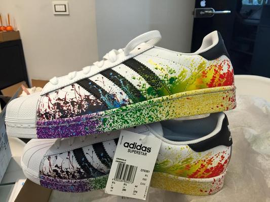 adidas con schizzi di vernice scarpe adidas con schizzi di vernice scarpe