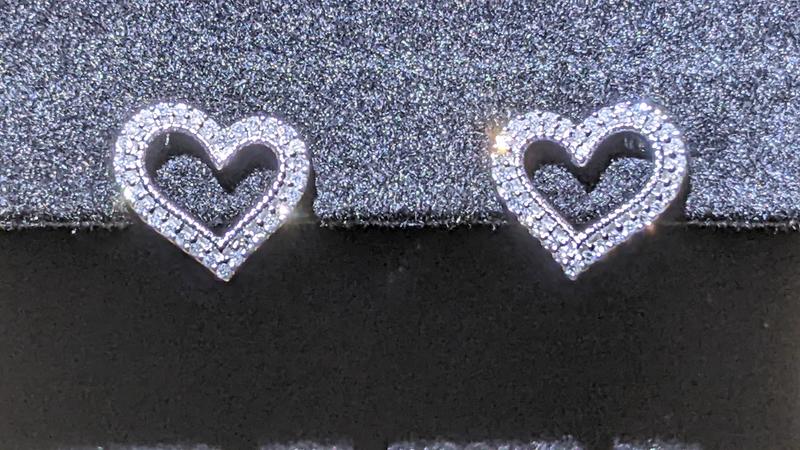 ❤︎ Neil Lane Diamond Heart Earrings 1/10 ct tw Round-cut