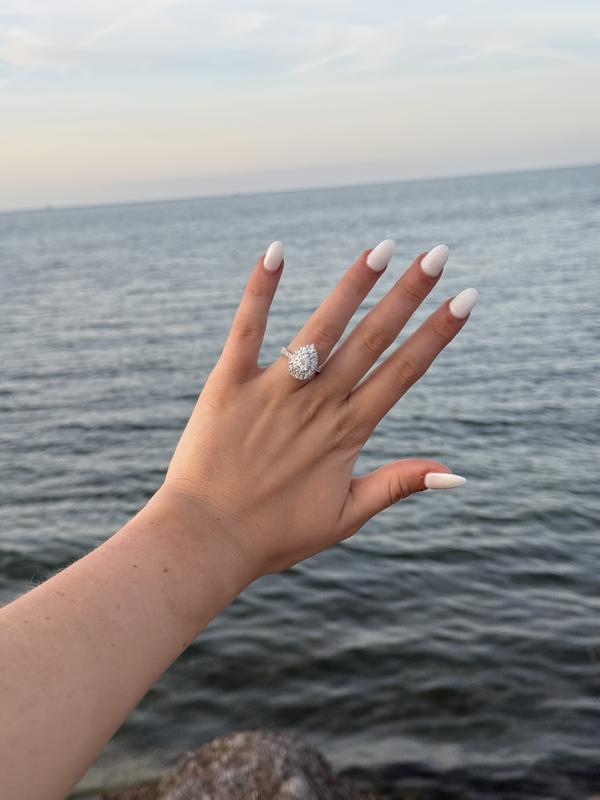 pear様 2 CT DEW Pear Shape Created Moissanite Engagement Ring in