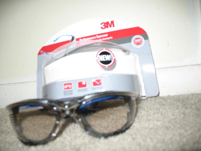 Eye wear with gasket