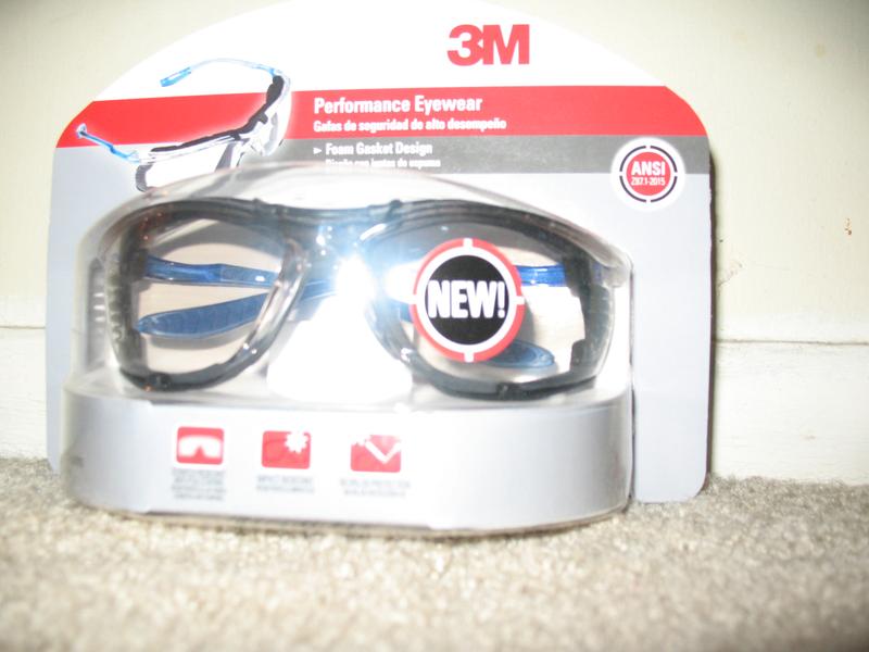 Eyewear with gasket