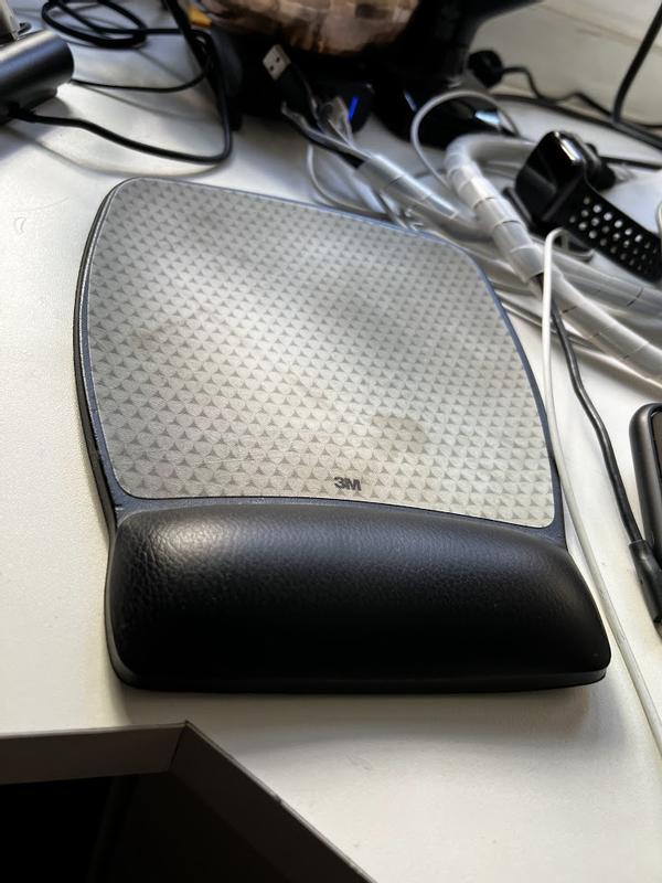 3M Gel Mouse Pad with Wrist Rest, Small