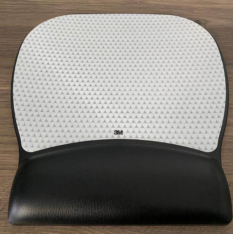 3M Precise Leatherette Mouse Pad with Wrist Rest