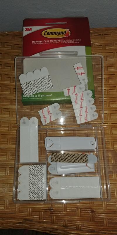 Command Picture Hanging Kit comes in a reusable plastic container