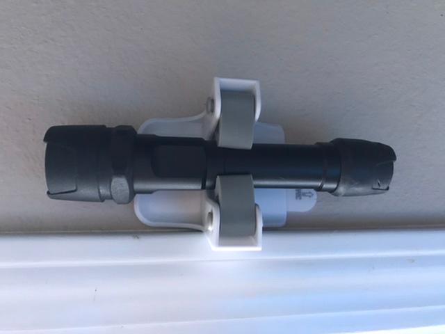 Wall mount flashlight