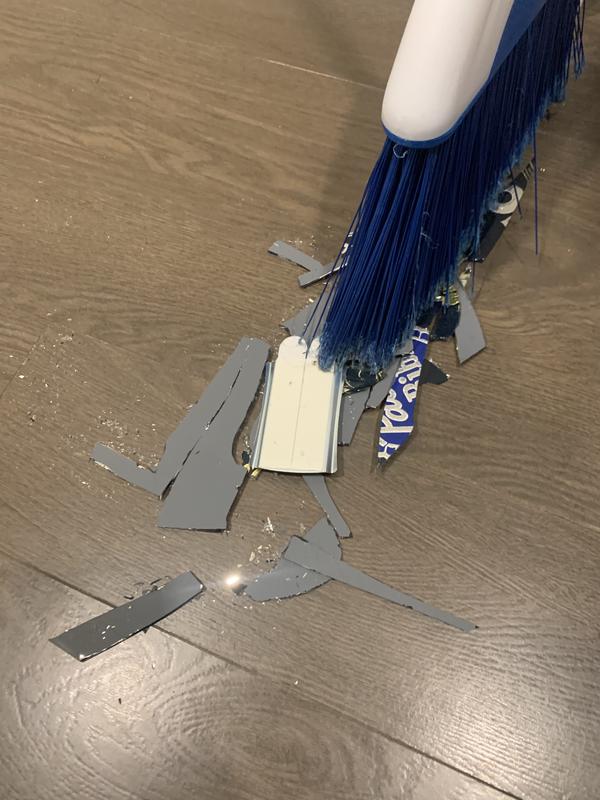 Command™ Jumbo Universal Picture Hanger | 3M United States