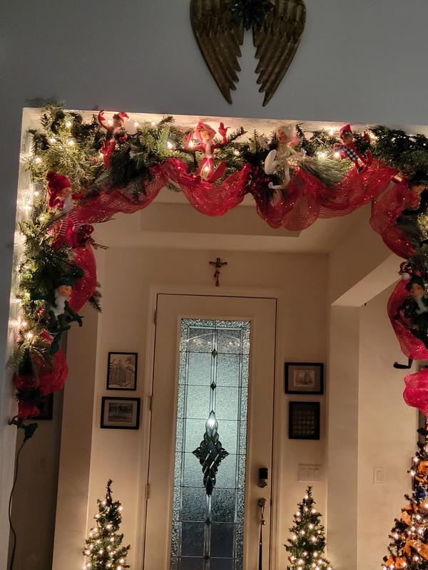 Command holds garland no problem