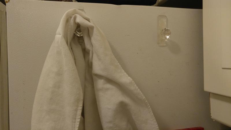 Holds towels in my kitchen.