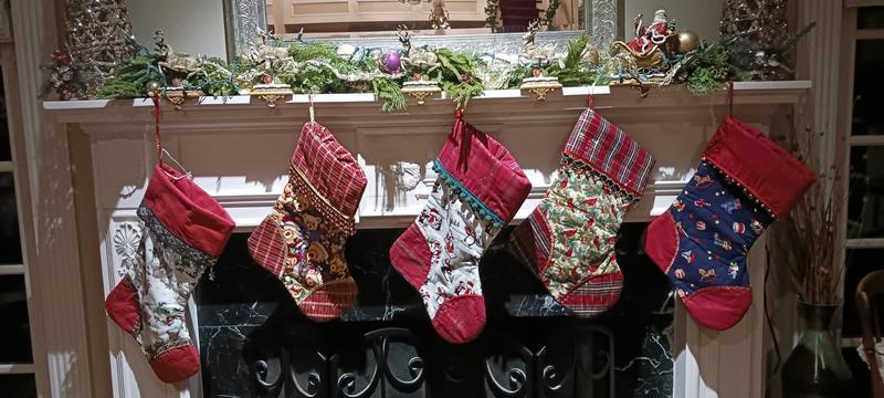 Holds up heavy stockings