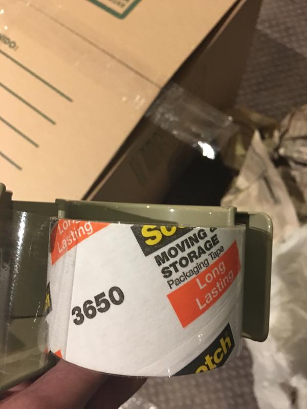 See that tape not sticking to the box??