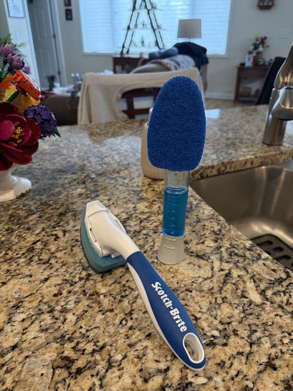 Sits upright and doesn’t leak.