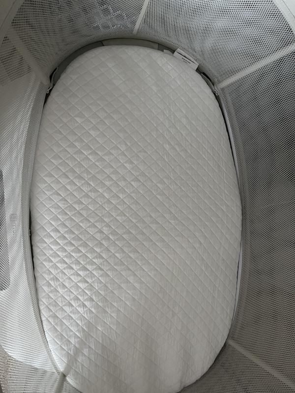 Does not reach edge to edge. Big ripples as the mattress is confined to too small cover.