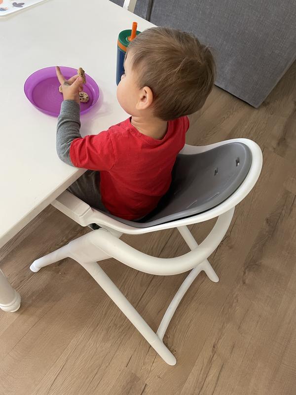 This magnetic high chair has some clever features, but it's