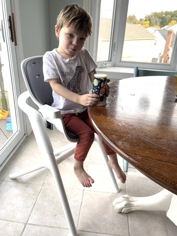 This magnetic high chair has some clever features, but it's