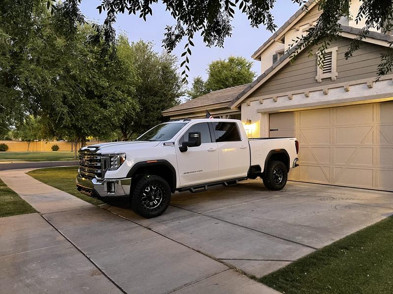 Running boards with 2” level and 35” tires