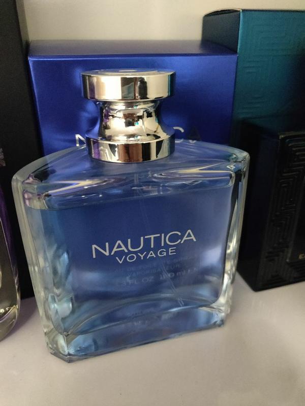 Nautica Voyage Eau De Toilette for Men - Fresh, Romantic, Fruity Scent  Woody, Aquatic Notes of Apple, Water Lotus, Cedarwood, and Musk Ideal Day  Wear