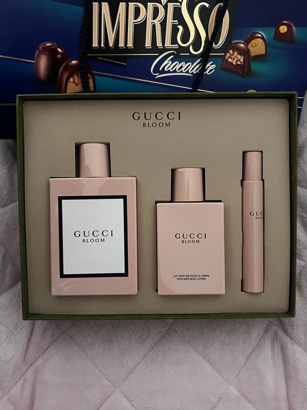 Customer photo for "It’s a pure, elegant white floral scent — not sweet at all."
