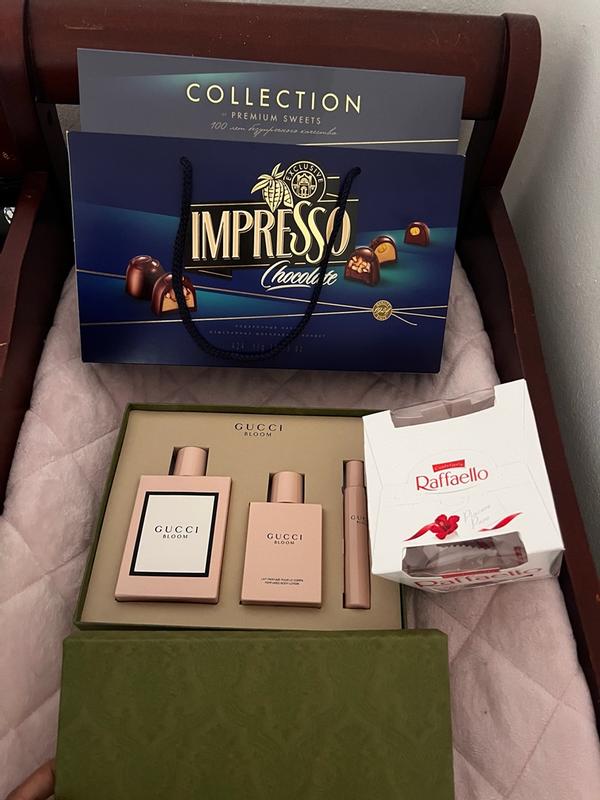 Customer photo for "It’s a pure, elegant white floral scent — not sweet at all."