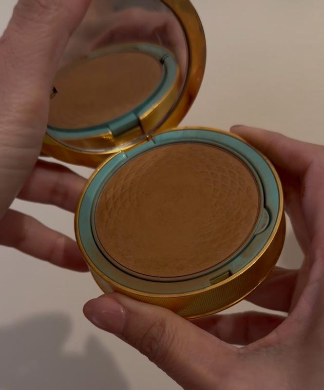 Customer carousel item 3.