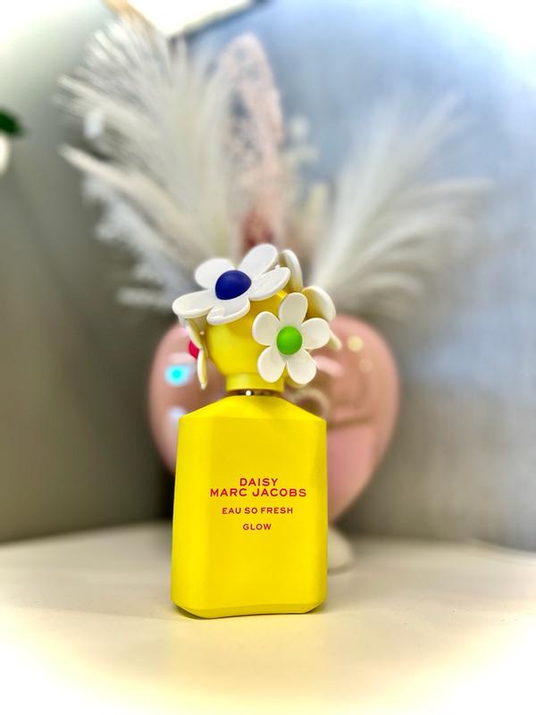 Daisy Eau So Fresh Glow Eau De Toilette With Pear, Violet