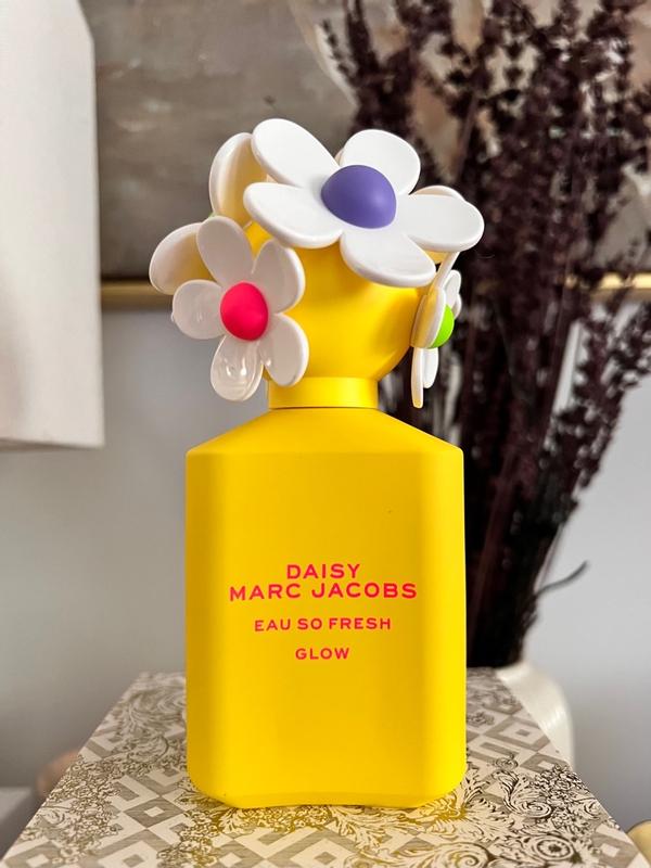 Daisy Eau So Fresh Glow Eau De Toilette With Pear, Violet
