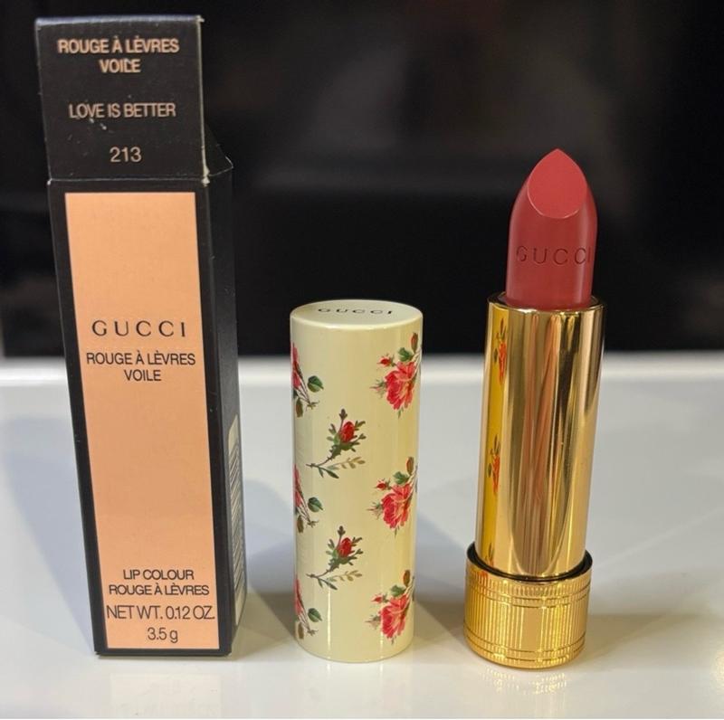 Customer photo for "One of the best lipsticks out there"