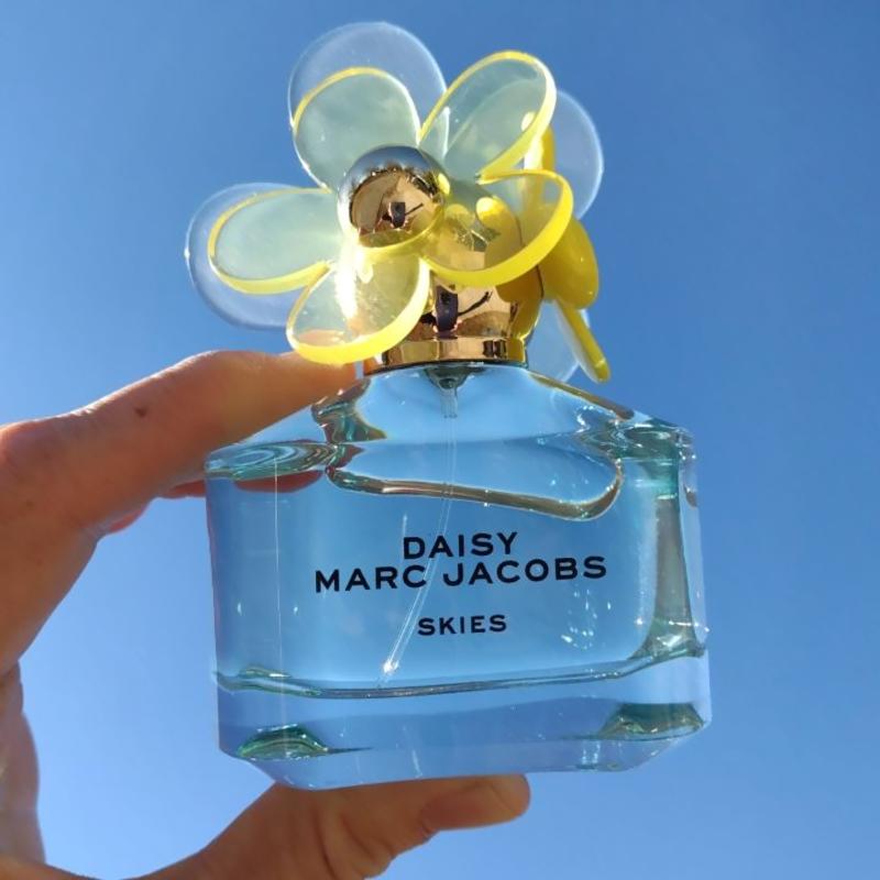 【Marc Jacobs】 デイジートップス - sky blue Marc Jacobs: Blue Sequin Daisy Tank Top | SSENSE