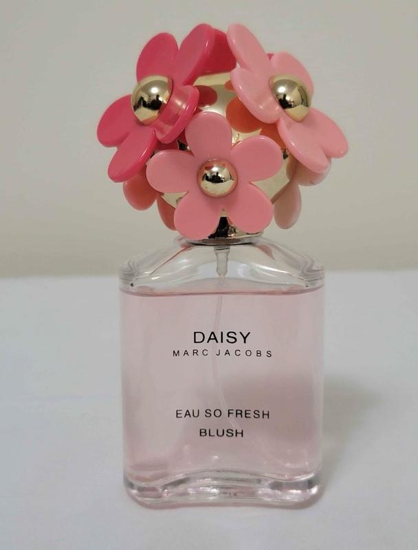 $122 VALUE! Marc Jacobs Daisy Eau good So Fresh Eau de Toilette Spray 4.25 oz Brand N