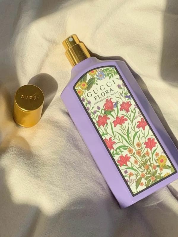 Customer photo for "Joyful floral scent with a smooth sweet drydown"