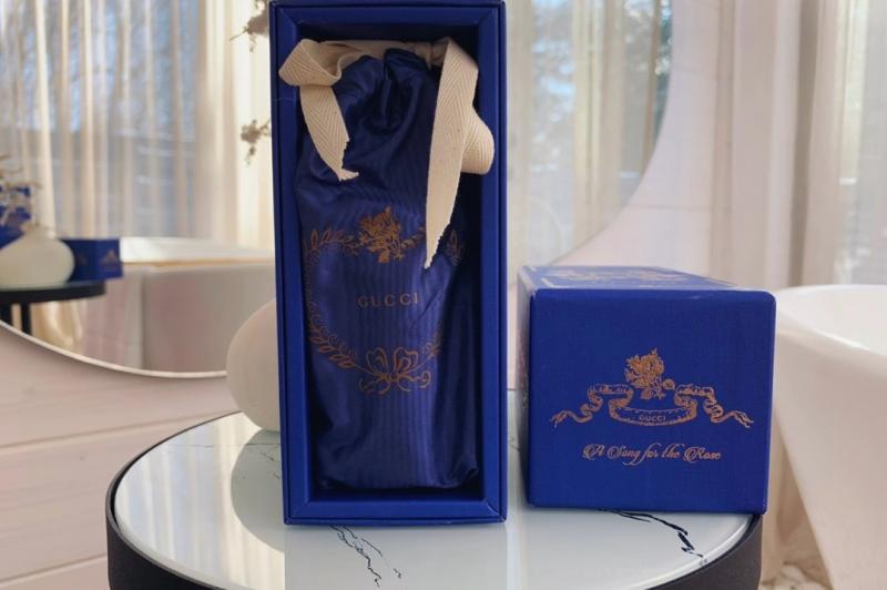 Customer photo for "Elegant, long-lasting rose fragrance with beautiful projection."
