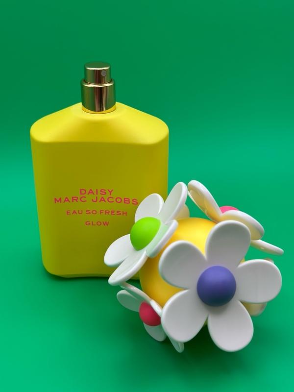 Daisy Eau So Fresh Glow Eau De Toilette With Pear, Violet