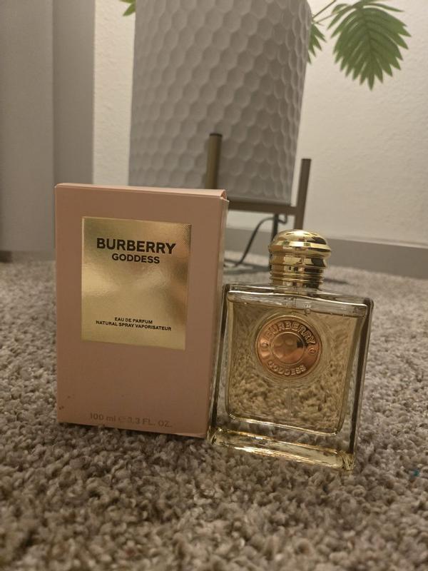 Customer photo for "A classy, warm vanilla fragrance that feels luxurious and feminine."