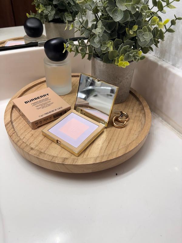 Customer photo for "Great setting powder!"