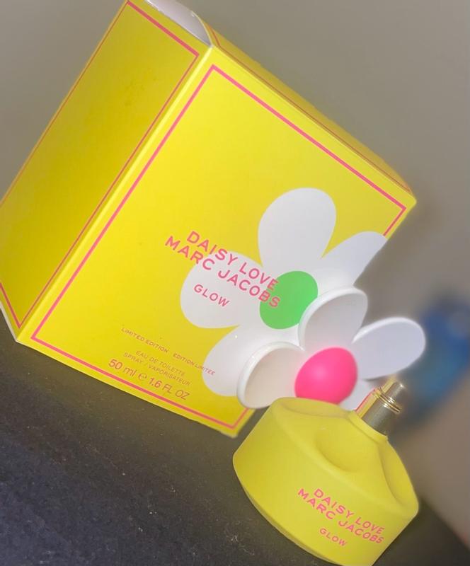 【最終セール】DAISY LOVE MARC JACOBS GLOW 50ml Marc Jacobs Daisy Love Glow Limited Edition, 1.6 oz. - Macy's