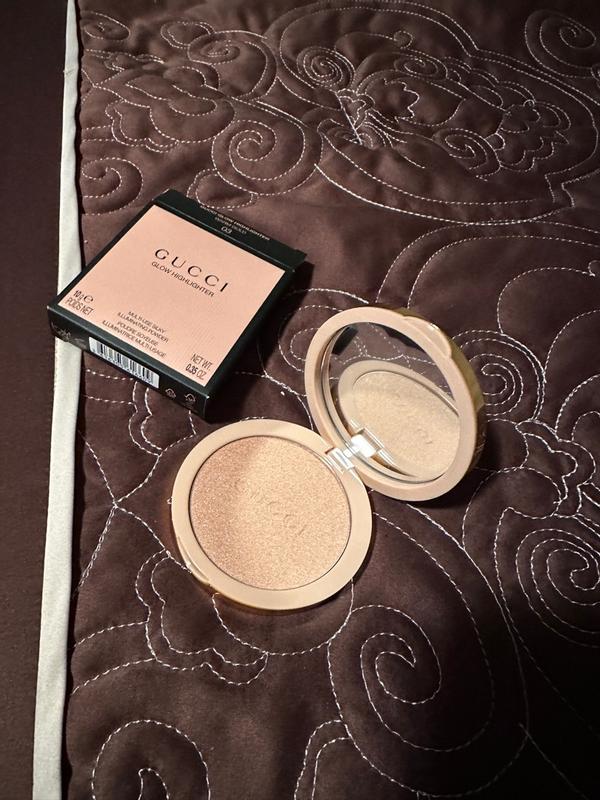 Glow Multi-use Illuminating Gel-powder Highlighter | SHOP BAZAAR