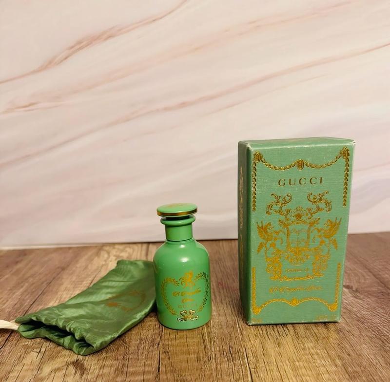 Customer photo for "Luxurious rose oil with excellent longevity😍😍😍"