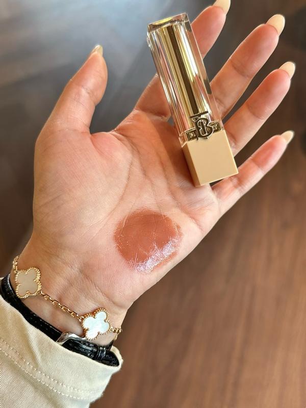 Customer photo for "A very moisturizing lipstick"