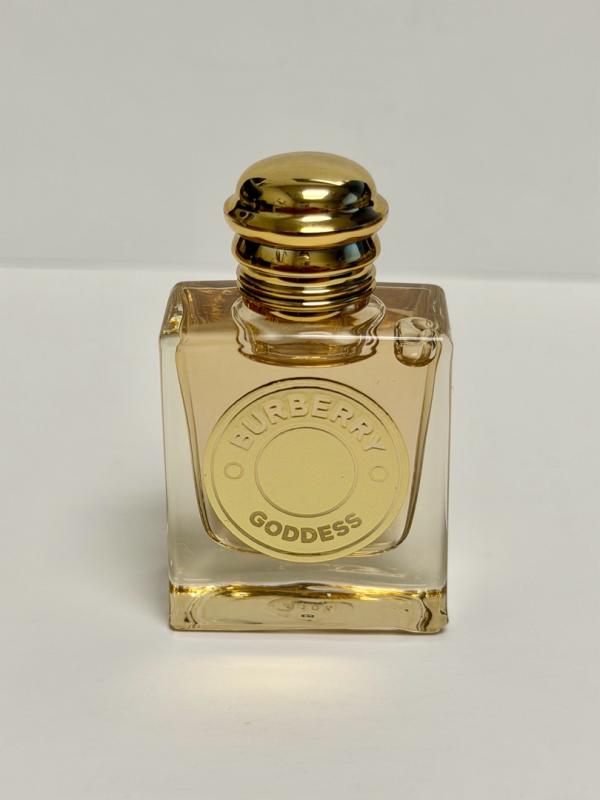 Customer photo for "A Thoughtful Way to Discover the Burberry Fragrance Collection"