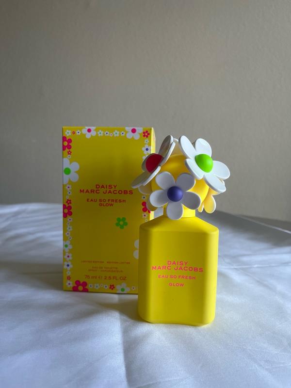 Daisy Eau So Fresh Glow Eau De Toilette With Pear, Violet