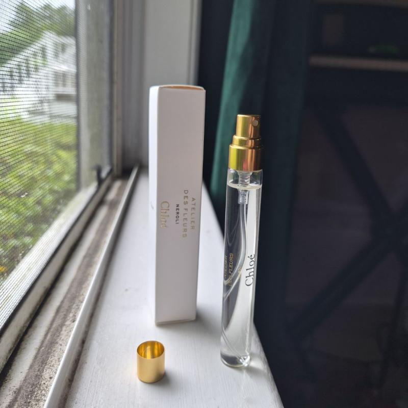 Customer photo for "Sharp opening with quick dry down and not much neroli"