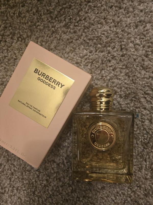 Customer photo for "A classy, warm vanilla fragrance that feels luxurious and feminine."