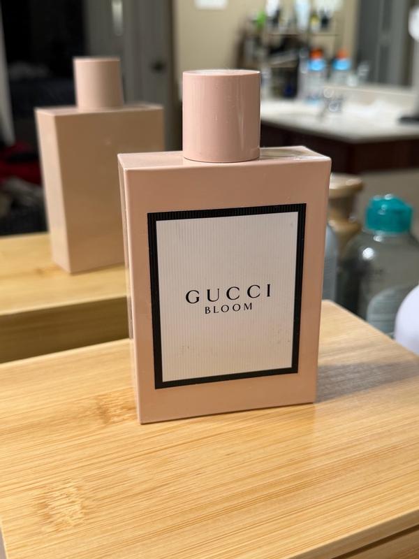 Customer photo for "A great go-to perfume"