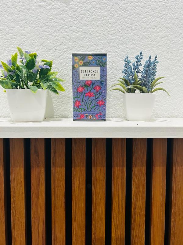 Customer photo for "Smells very good and nice to wear on."