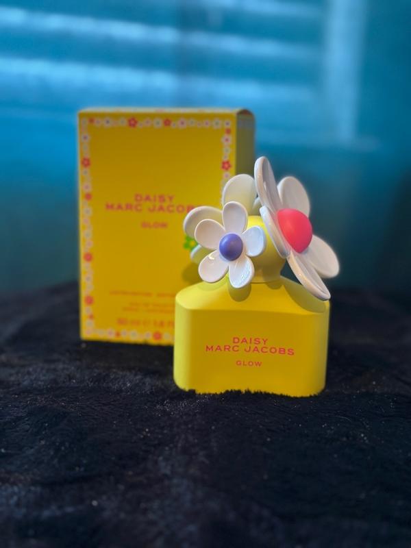 Marc Jacobs Daisy Glow Eau de Toilette, 1.6 oz. - Macy's