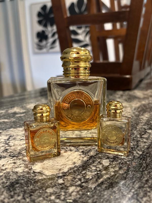 Customer photo for "One of the BEST perfumes out right now!"