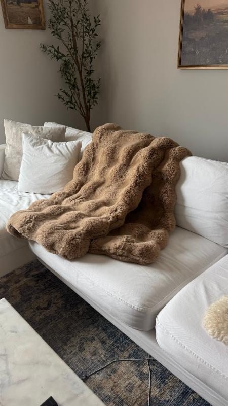 Customer photo for "Love this blanket, just really think about size"