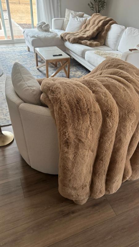 Customer photo for "Love this blanket, just really think about size"