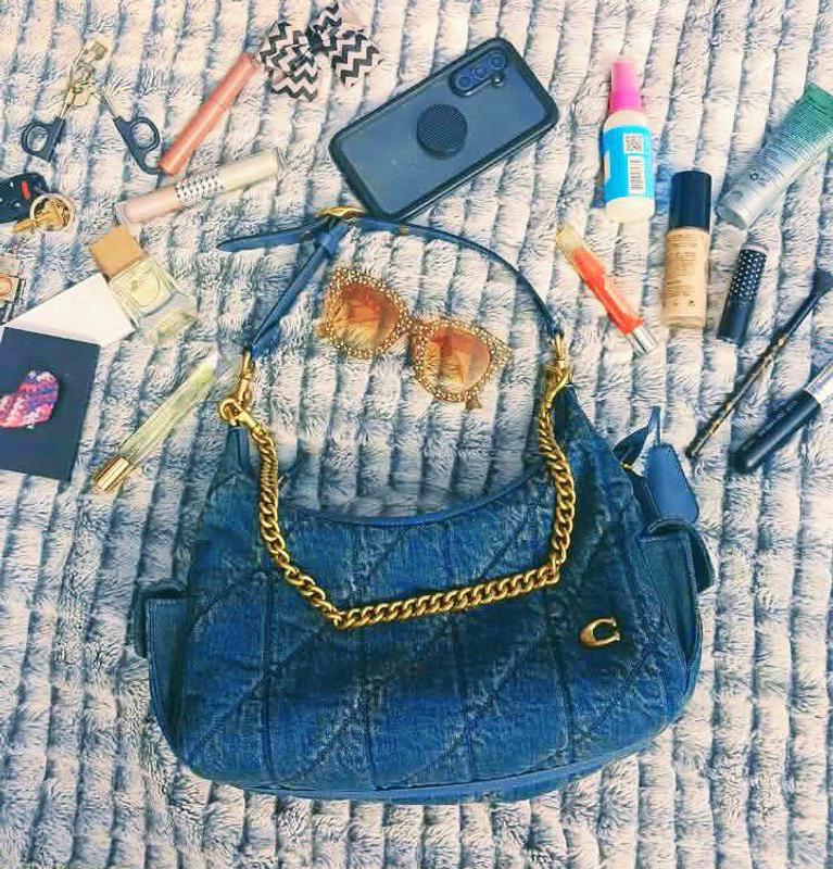 Customer carousel item 6.