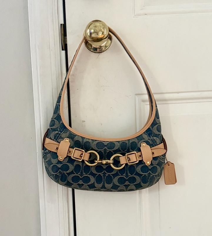 Customer photo for "Such a cute and versatile everyday bag!"