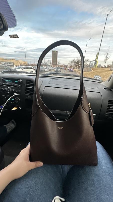 She’s gorgeous! The perfect everyday bag!